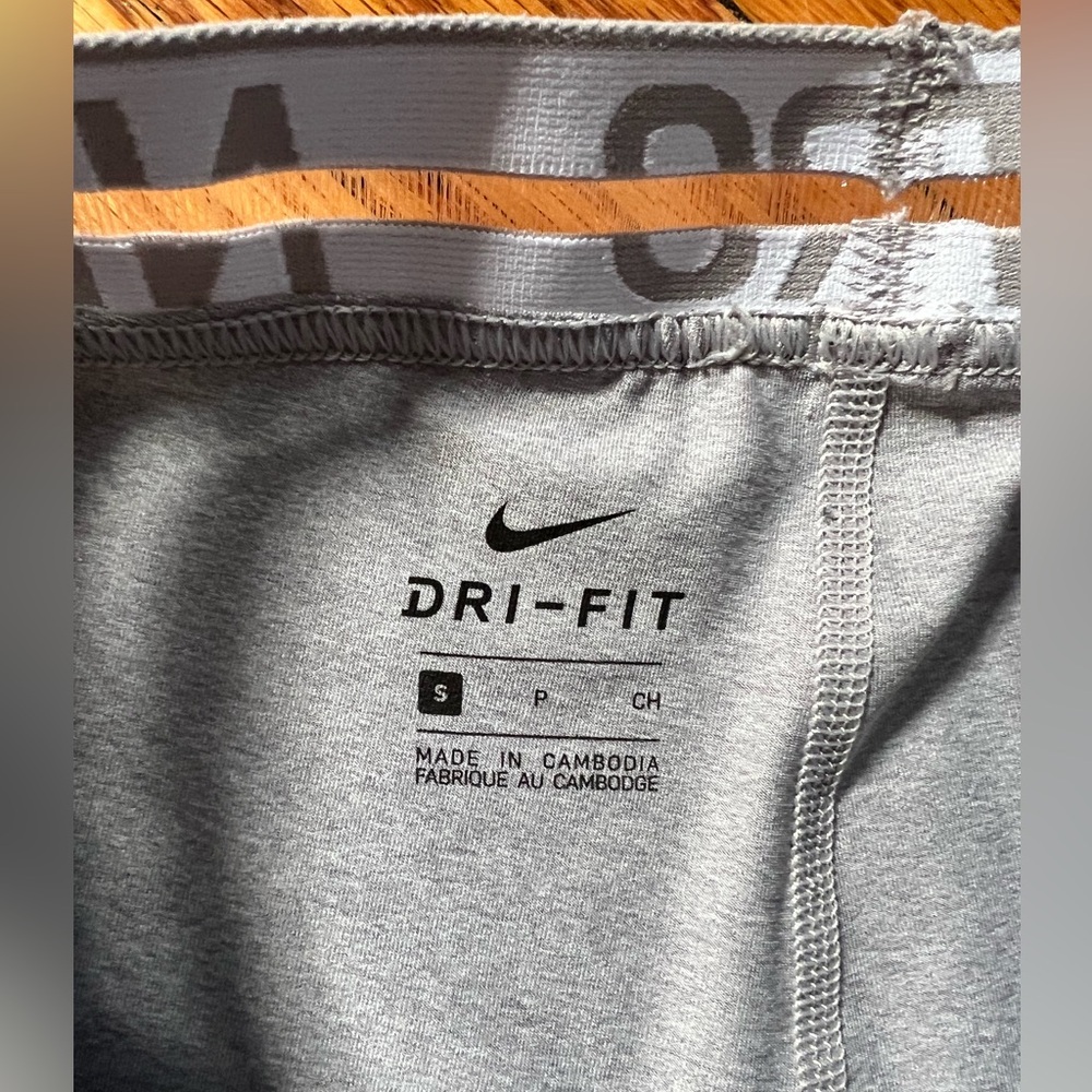 Nike Pro half mesh gray capri leggings size S - Picture 3 of 8